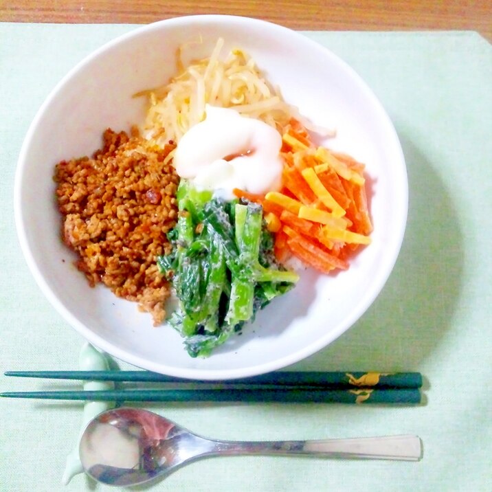 ヨウサマの『タニタ式』ダイエット食　変りビビンバ丼